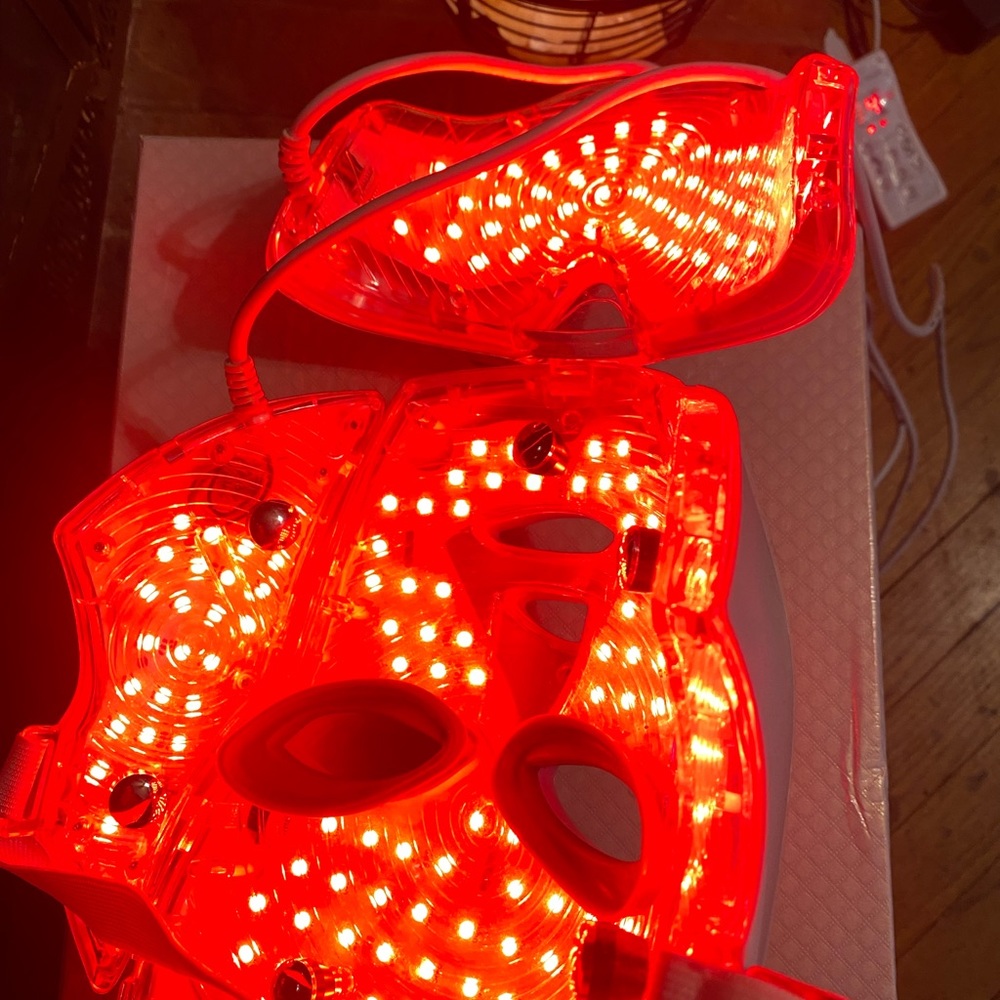 Colorful LED Beauty Mask - Picture 5 of 8